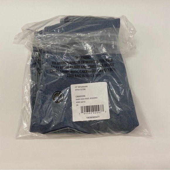 NWT Free People Blue Light Wash Raw Hem High Rise Denim Jegging Jeans 26 - Picture 5 of 6